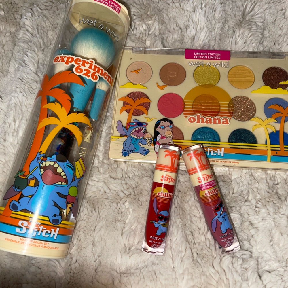 Wet and wild lilo and stitch bundlSOLD